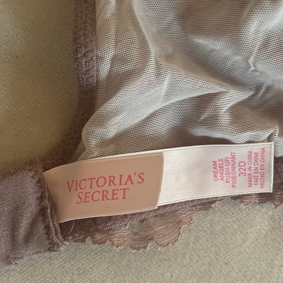 Victoria Secret Padded Bra NWOT size 32D - Picture 5 of 6